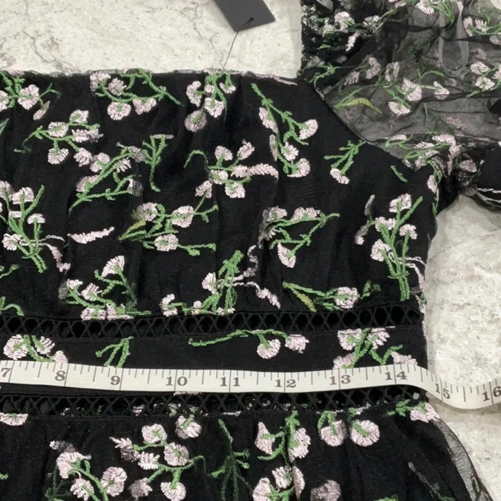 🆕 Lulus Radiant love black floral embroidered short sleeve skater dress size M - Picture 9 of 13